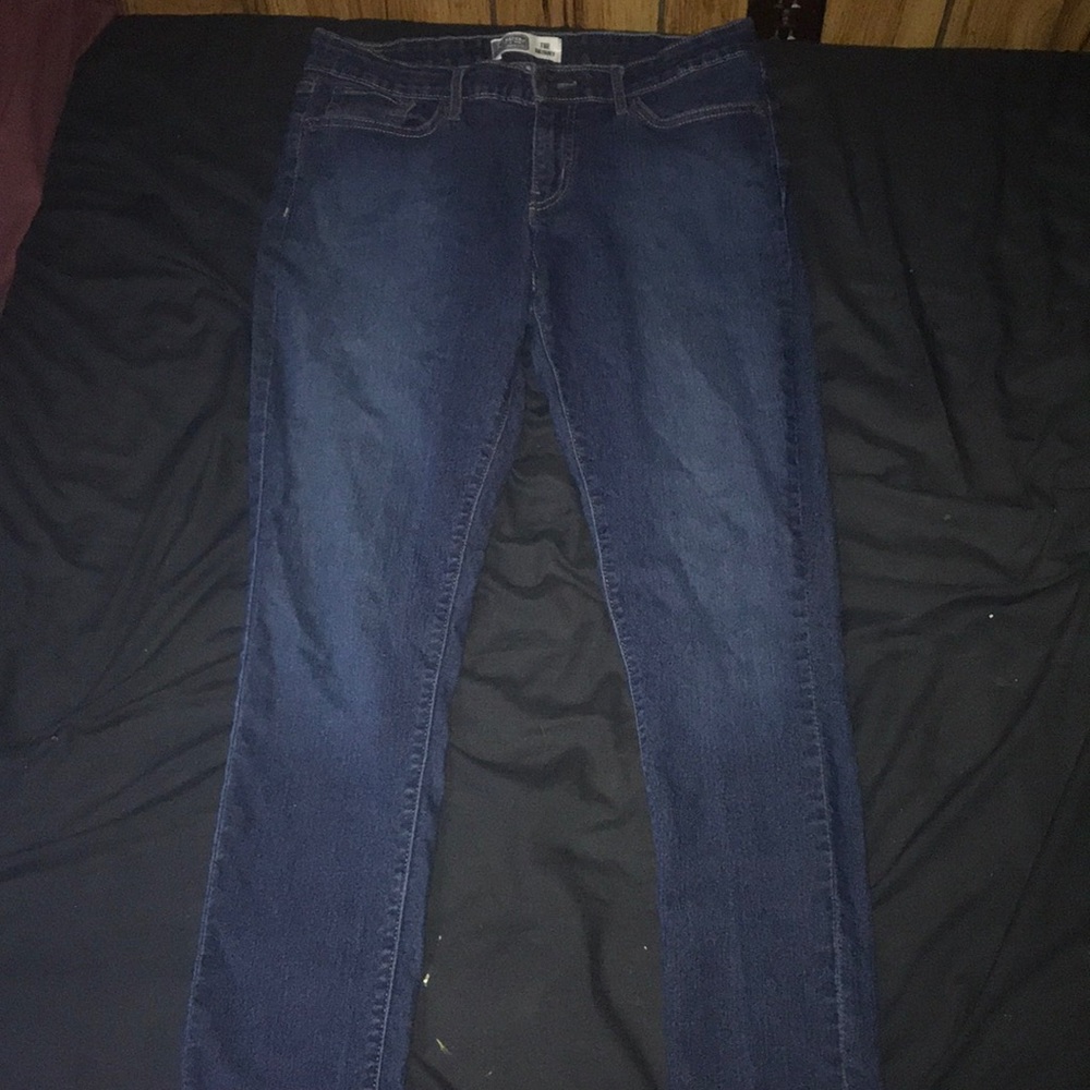 blue skinny jeans, no rips